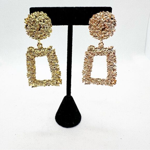 🍭4/$20 Gold and Rose Gold Tone Metallic Dramatic Post Earrings - Picture 1 of 7